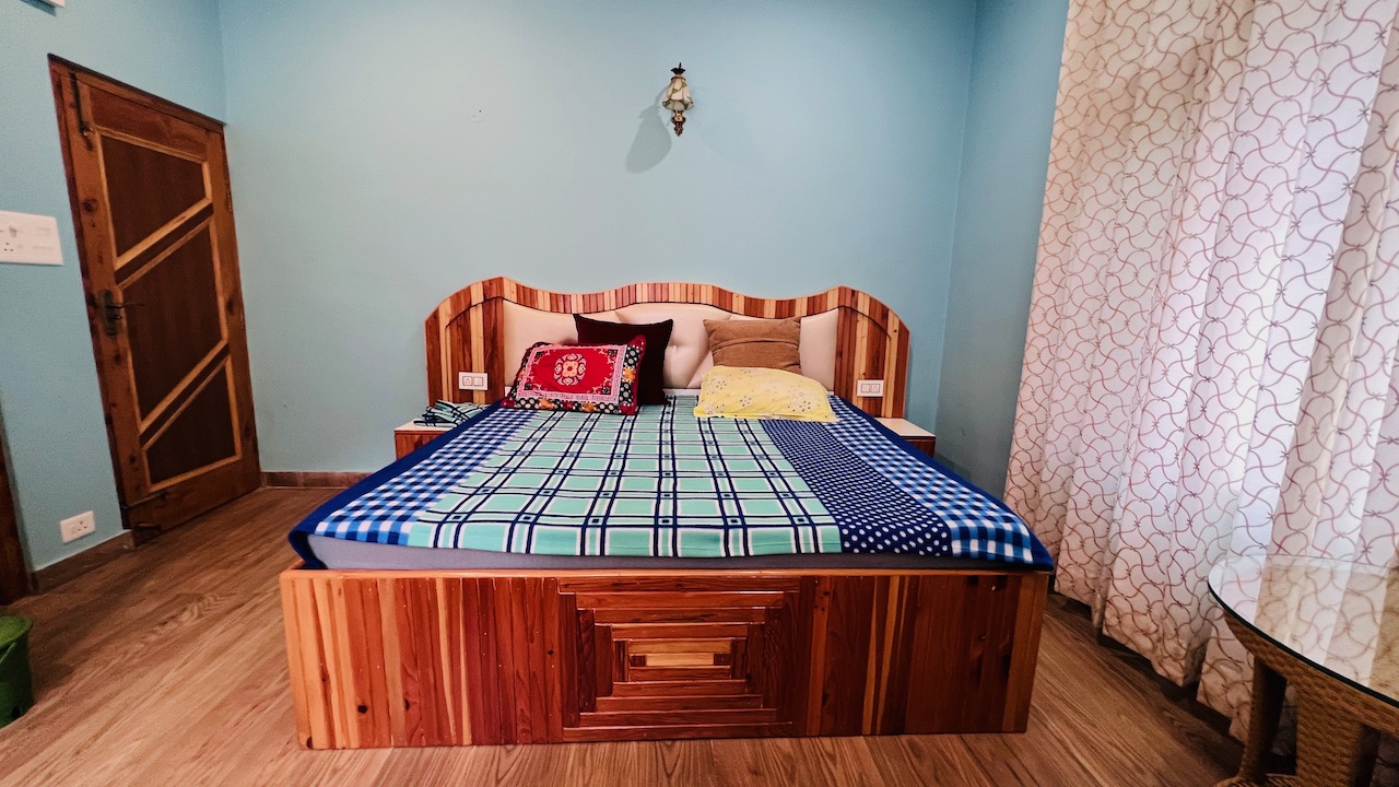 Room listing image